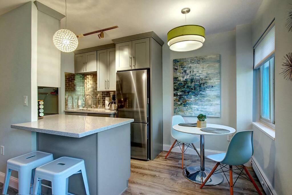Modern Coastal Downtown, King Bed, Work Desk, Kitchen Villa Seattle Exterior photo
