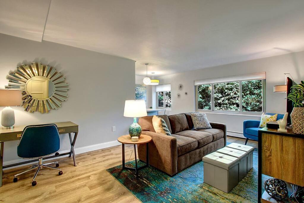 Modern Coastal Downtown, King Bed, Work Desk, Kitchen Villa Seattle Exterior photo
