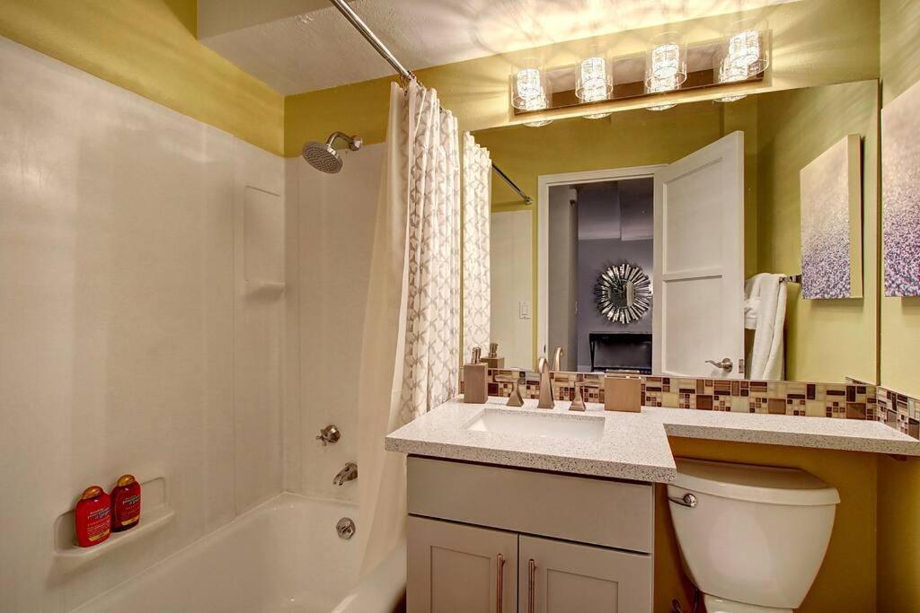 Modern Coastal Downtown, King Bed, Work Desk, Kitchen Villa Seattle Exterior photo