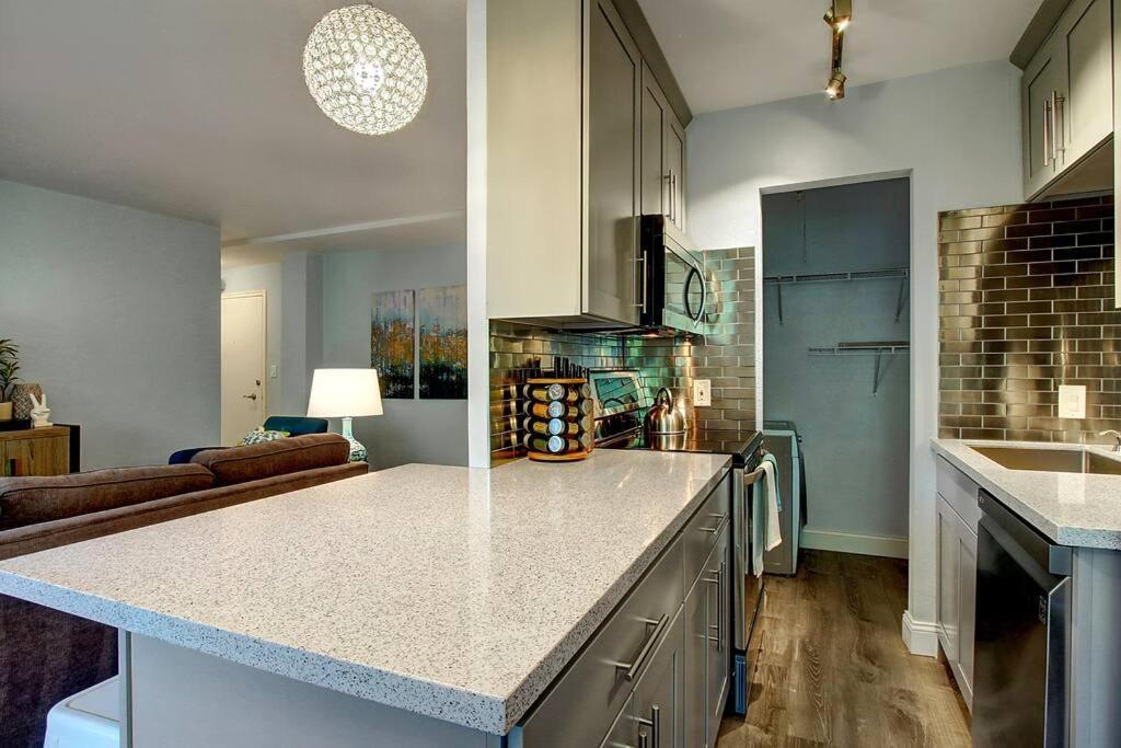 Modern Coastal Downtown, King Bed, Work Desk, Kitchen Villa Seattle Exterior photo