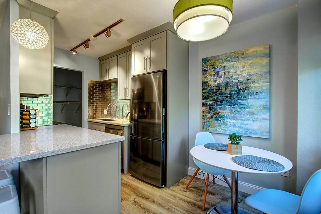 Modern Coastal Downtown, King Bed, Work Desk, Kitchen Villa Seattle Exterior photo